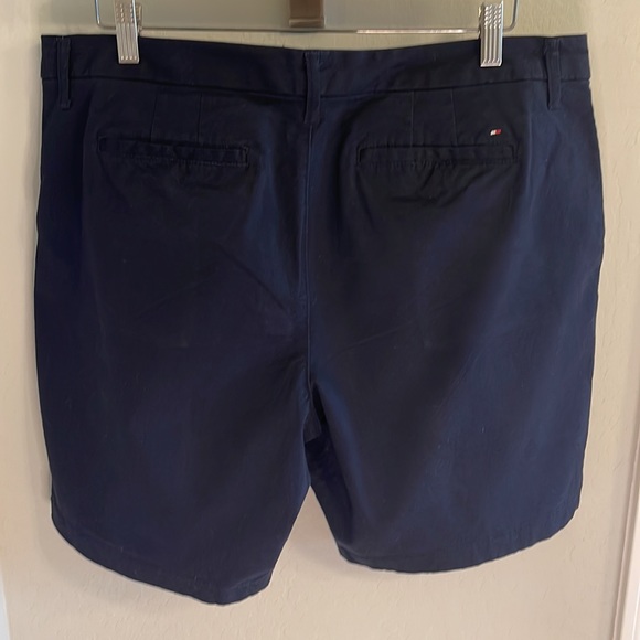 Tommy Hilfiger 9” Hollywood Bermuda short - Picture 2 of 3